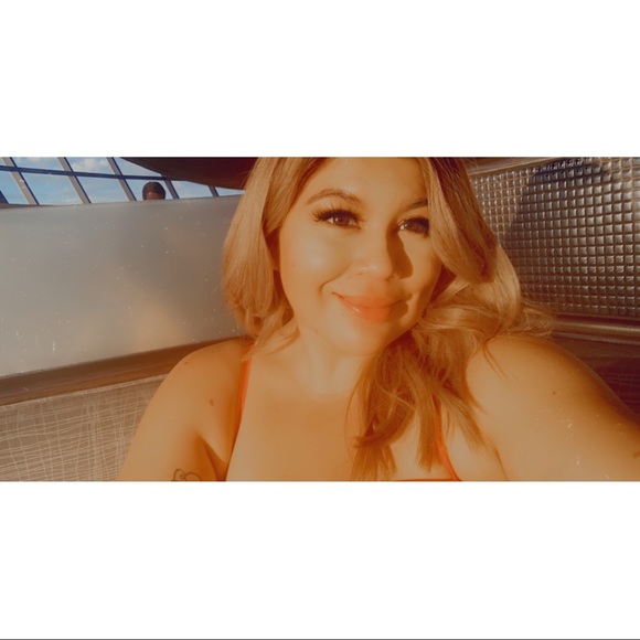 Meet your Posher, Janelle - Picture 1 of 1